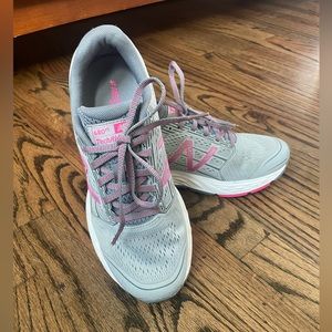 EUC women’s shoes- New Balance 680v5 Techride US size 7.5.